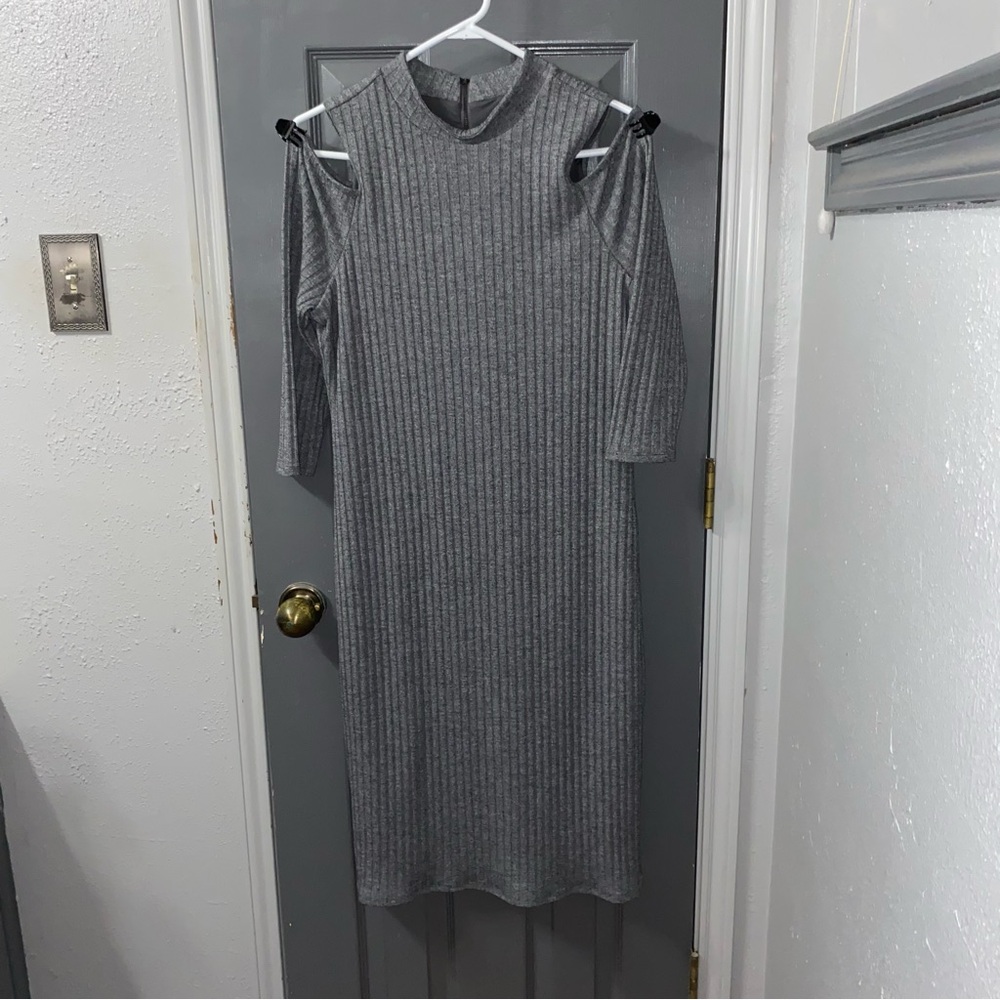 WHBM Knitted Cold Shoulder Ribbed Sheath Bodycon Dress. Lg Gray. Build in Slip